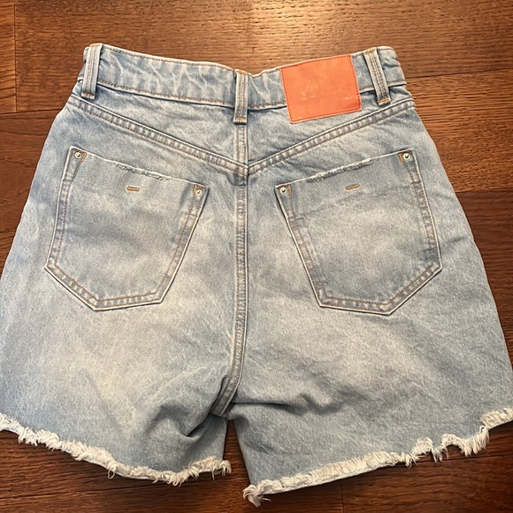 NWOT Zara Light Wash High Waisted Shorts - Picture 2 of 3